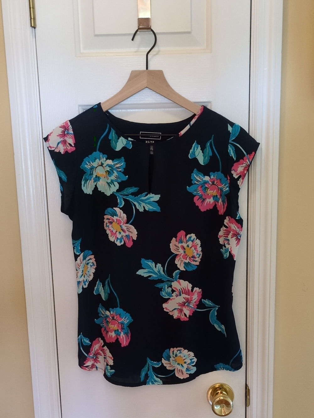 Van Heusen Navy Top with Teal Accents